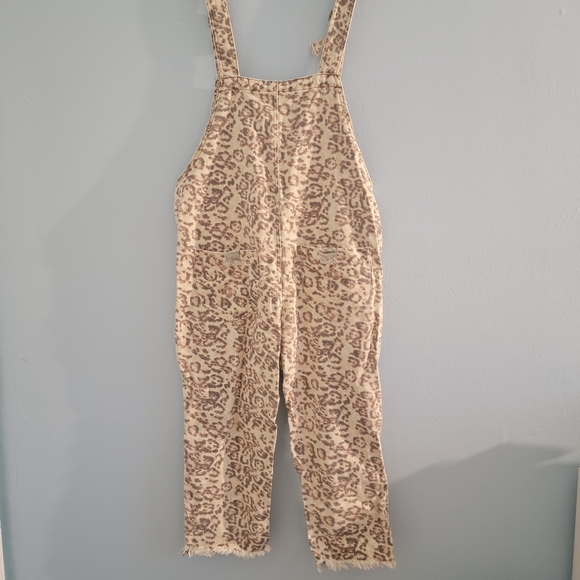 Style Rack Leopard Cropped Overalls Medium - Picture 4 of 9